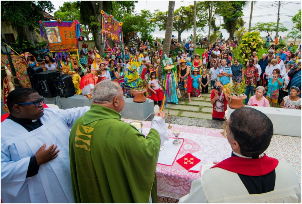 Em janeiro/ 2020, o Arcebispo do Rio de Janeiro rezou missa celebrando São Sebastião participação da Folia de Reis