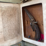 Livro porta arma